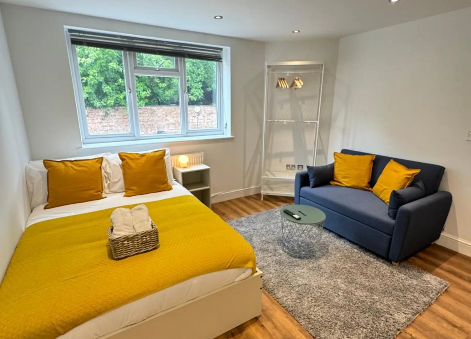 En-Suite Bedroom For Up To 4! Sofa Bed - Near Stratford Londres Pensión