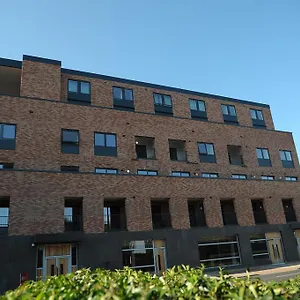 https://canary-heights.cambridgehotelsuk.com