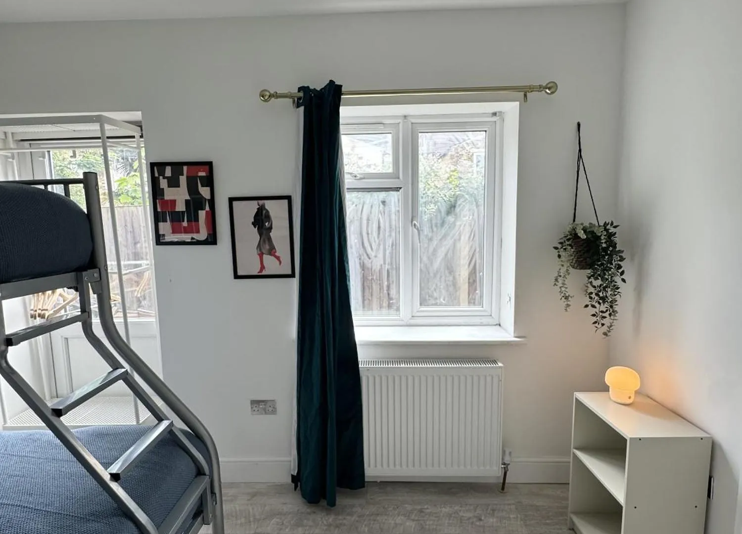 En-Suite Bedroom For Up To 4! Sofa Bed - Near Stratford London