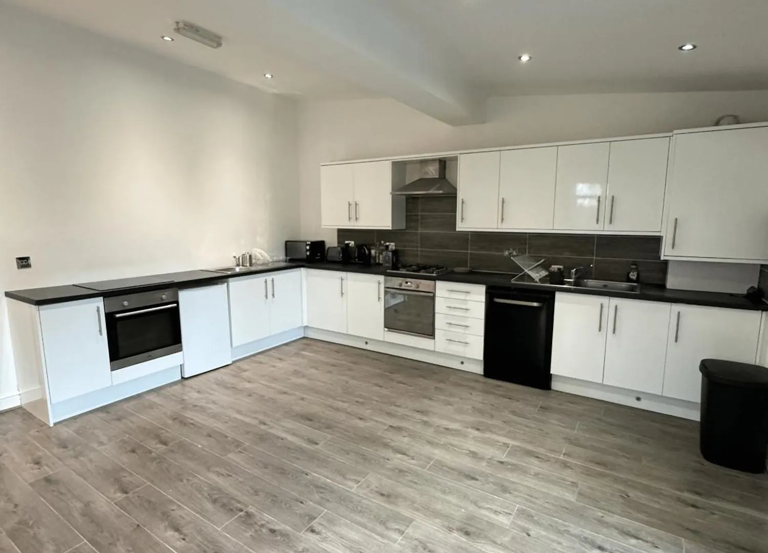 En-Suite Bedroom For Up To 4! Sofa Bed - Near Stratford London