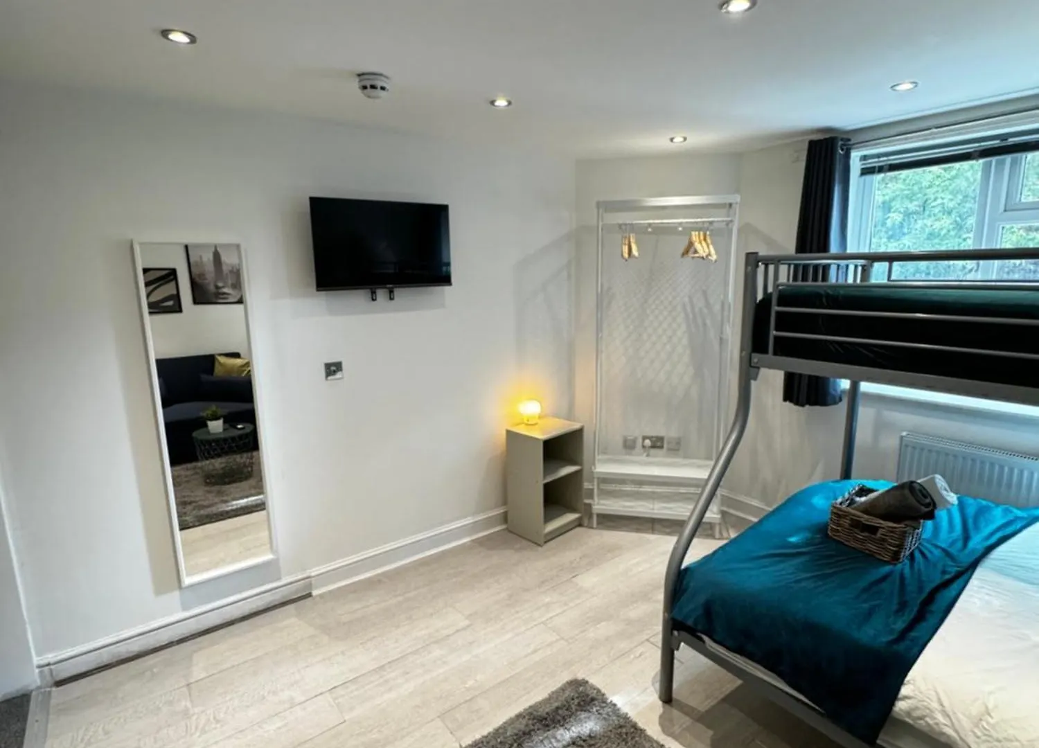 En-Suite Bedroom For Up To 4! Sofa Bed - Near Stratford London 0*,  United Kingdom