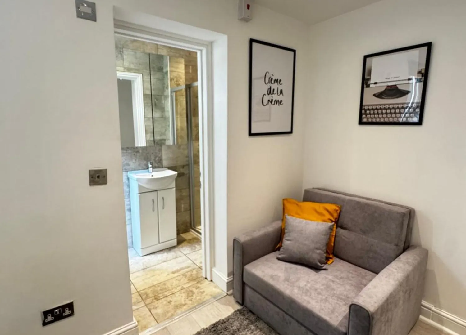 En-Suite Bedroom For Up To 4! Sofa Bed - Near Stratford London 0*,