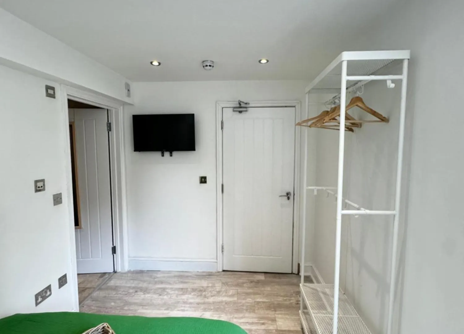 En-Suite Bedroom For Up To 4! Sofa Bed - Near Stratford London United Kingdom