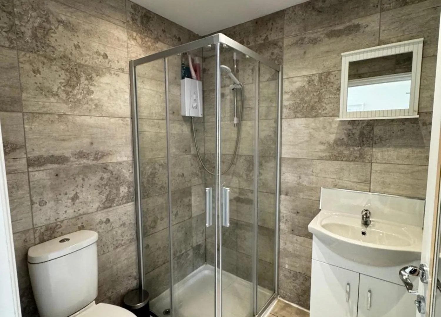 Guest house En-Suite Bedroom For Up To 4! Sofa Bed - Near Stratford London