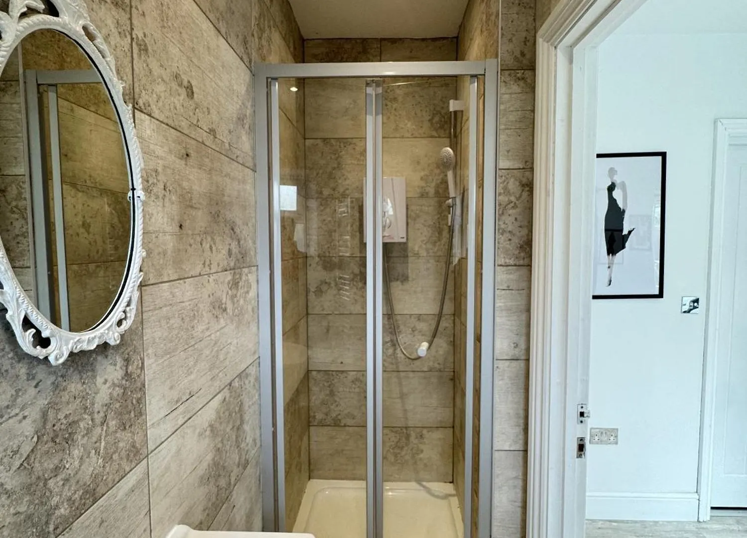 En-Suite Bedroom For Up To 4! Sofa Bed - Near Stratford London United Kingdom