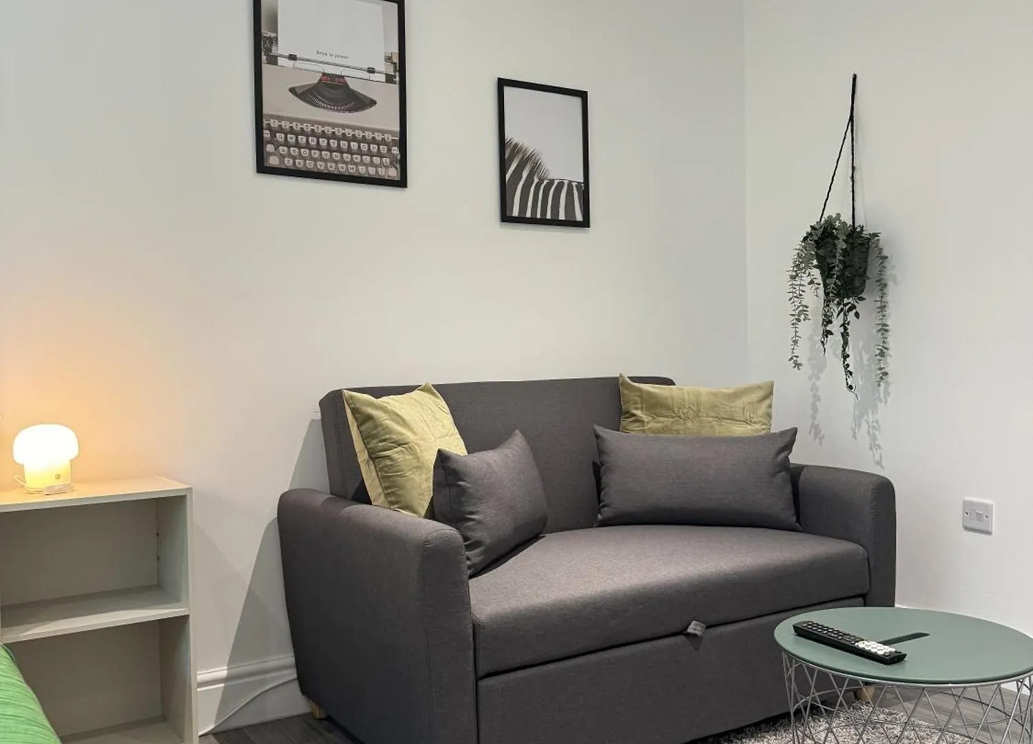 En-Suite Bedroom For Up To 4! Sofa Bed - Near Stratford London 0*,