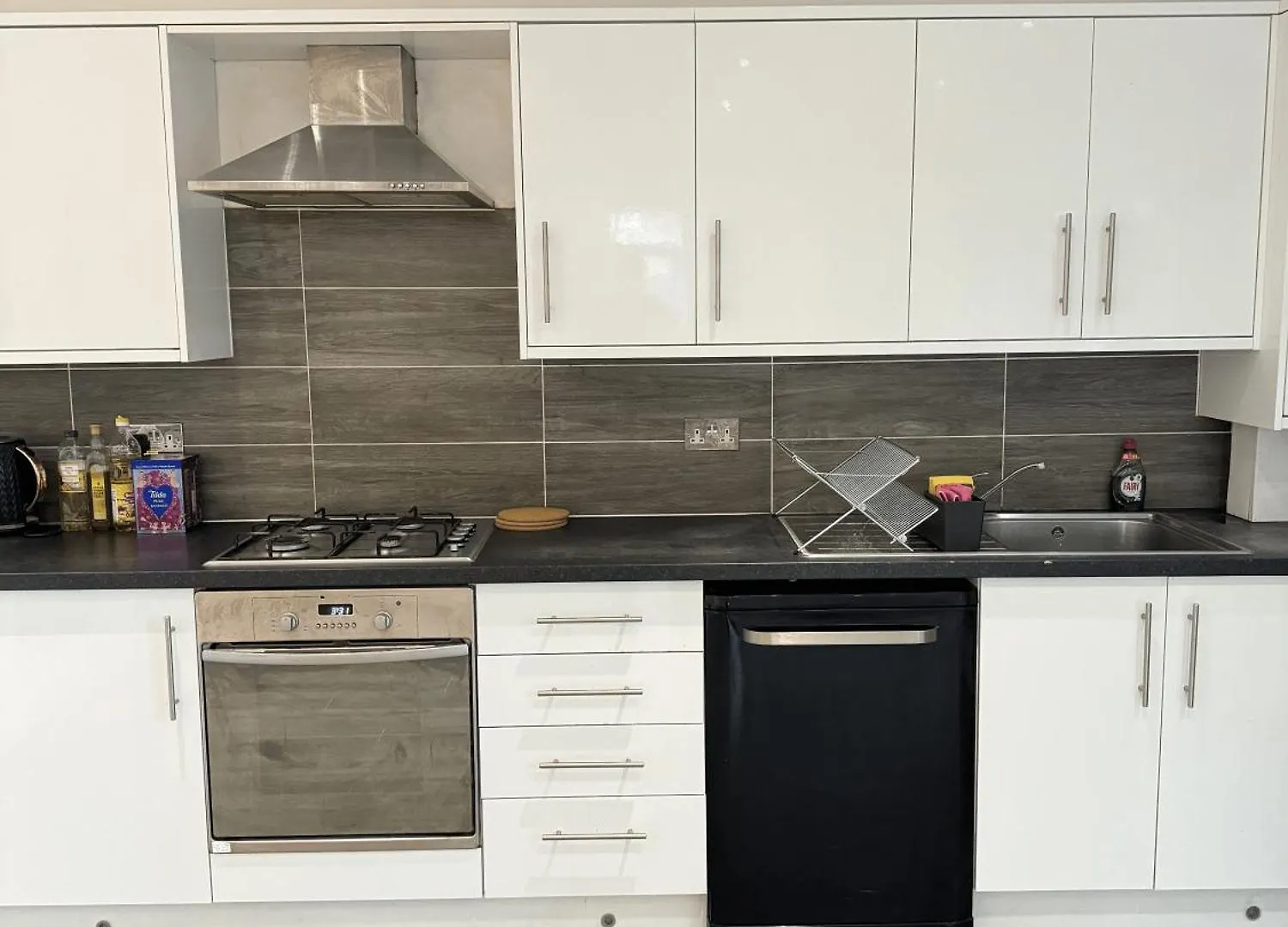 En-Suite Bedroom For Up To 4! Sofa Bed - Near Stratford London Guest house