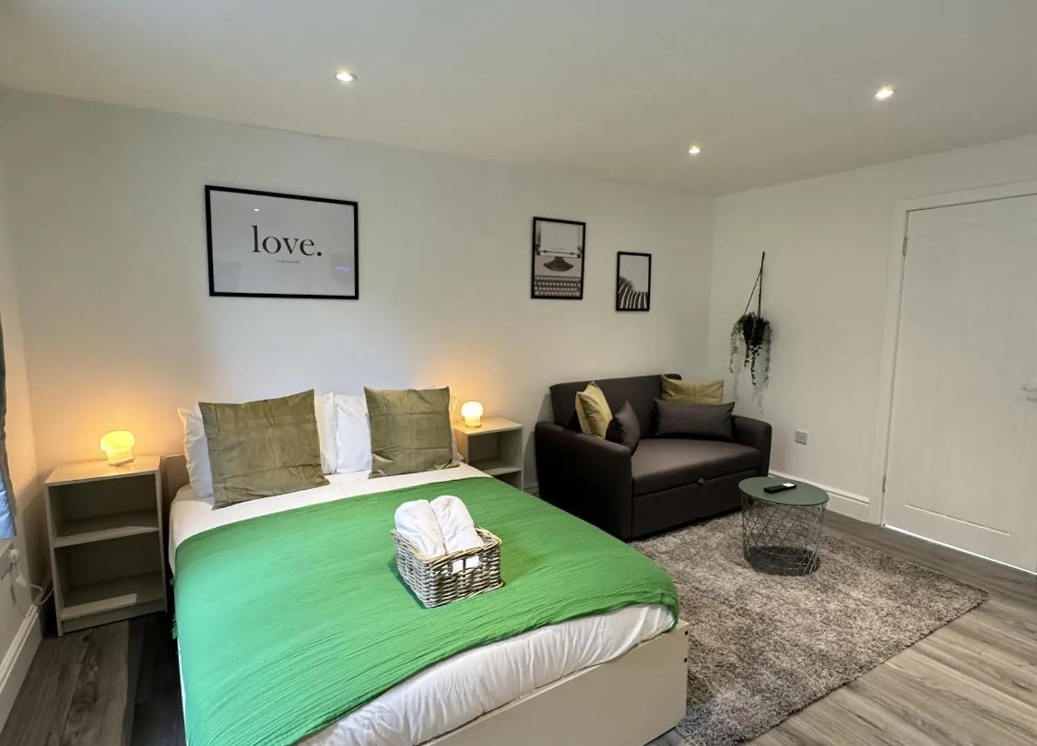 Guest house En-Suite Bedroom For Up To 4! Sofa Bed - Near Stratford London United Kingdom
