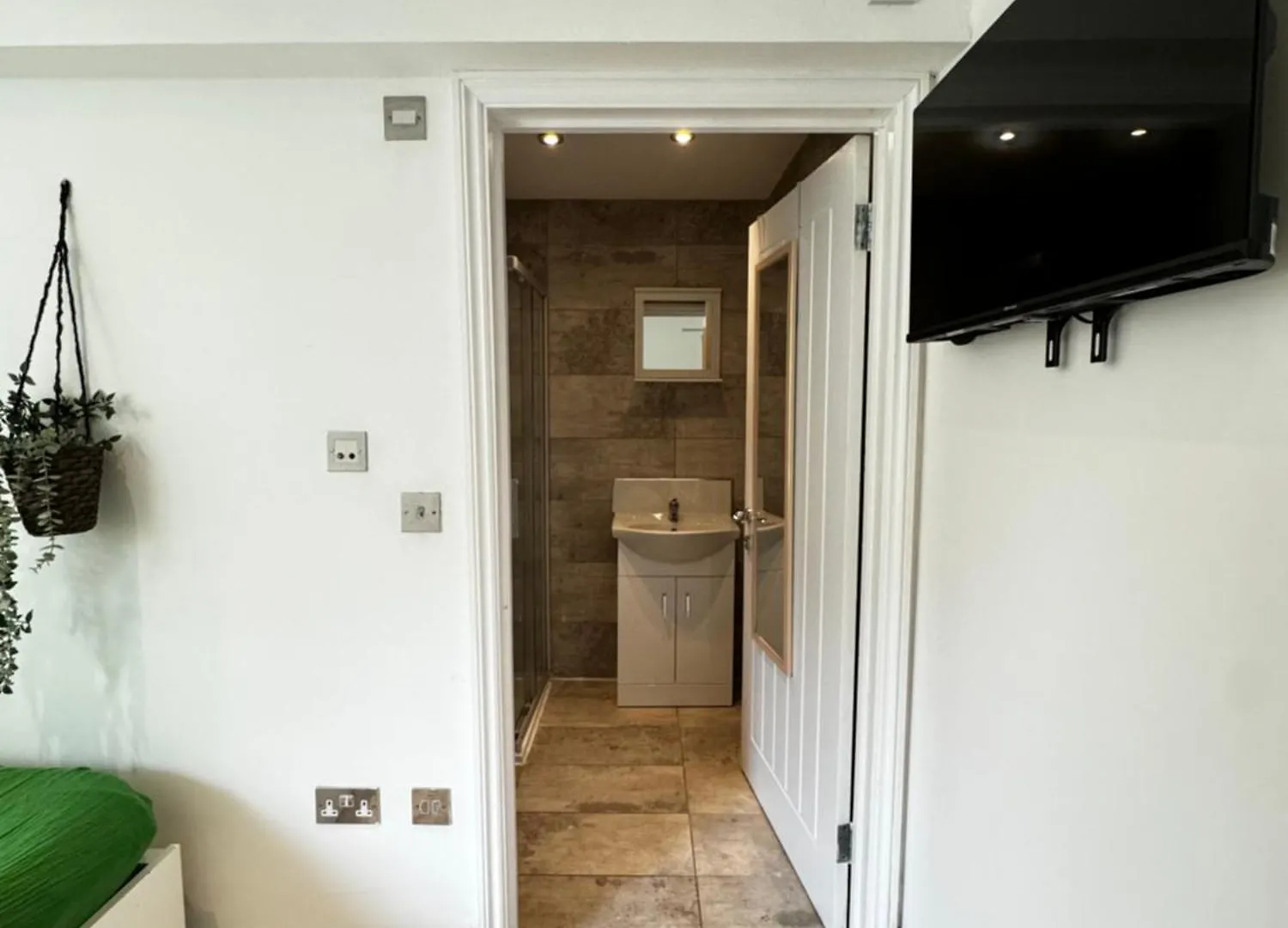 Guest house En-Suite Bedroom For Up To 4! Sofa Bed - Near Stratford London United Kingdom